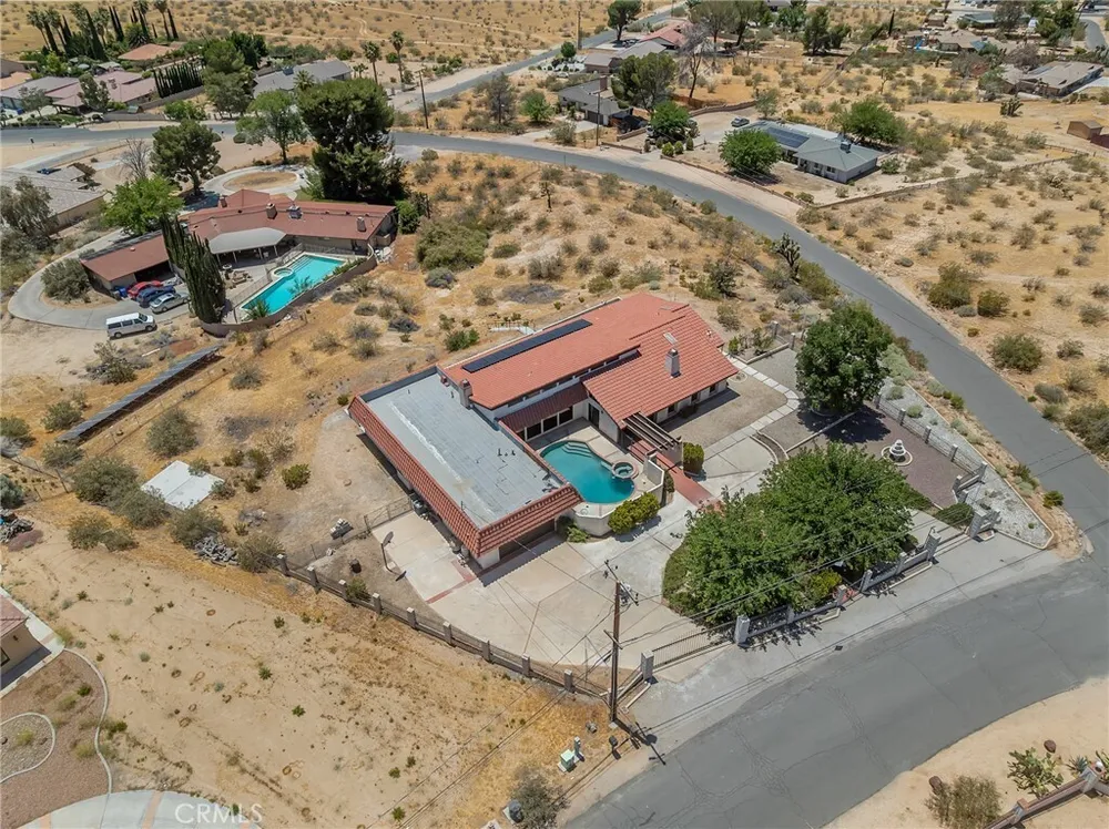 19585 Crest Dr, Apple Valley, CA 92307