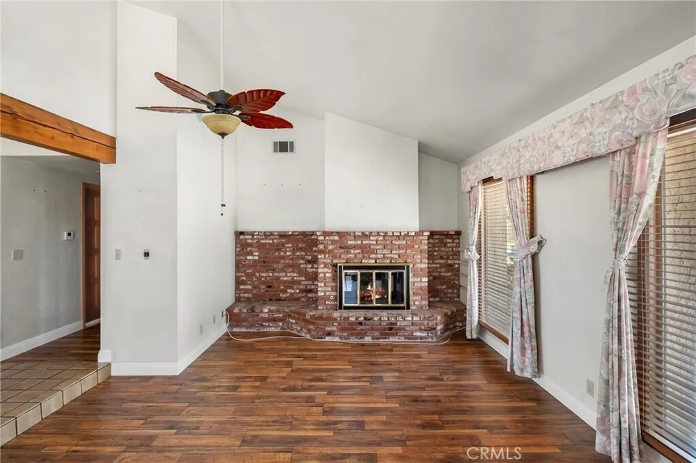 19585 Crest Dr, Apple Valley, CA 92307