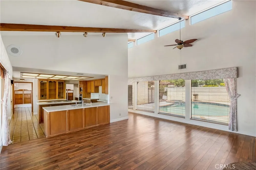19585 Crest Dr, Apple Valley, CA 92307