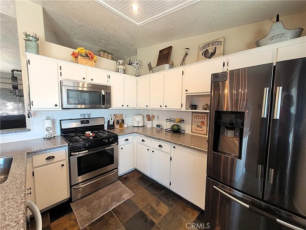 16649 Pauhaska Ct, Apple Valley, CA 92307