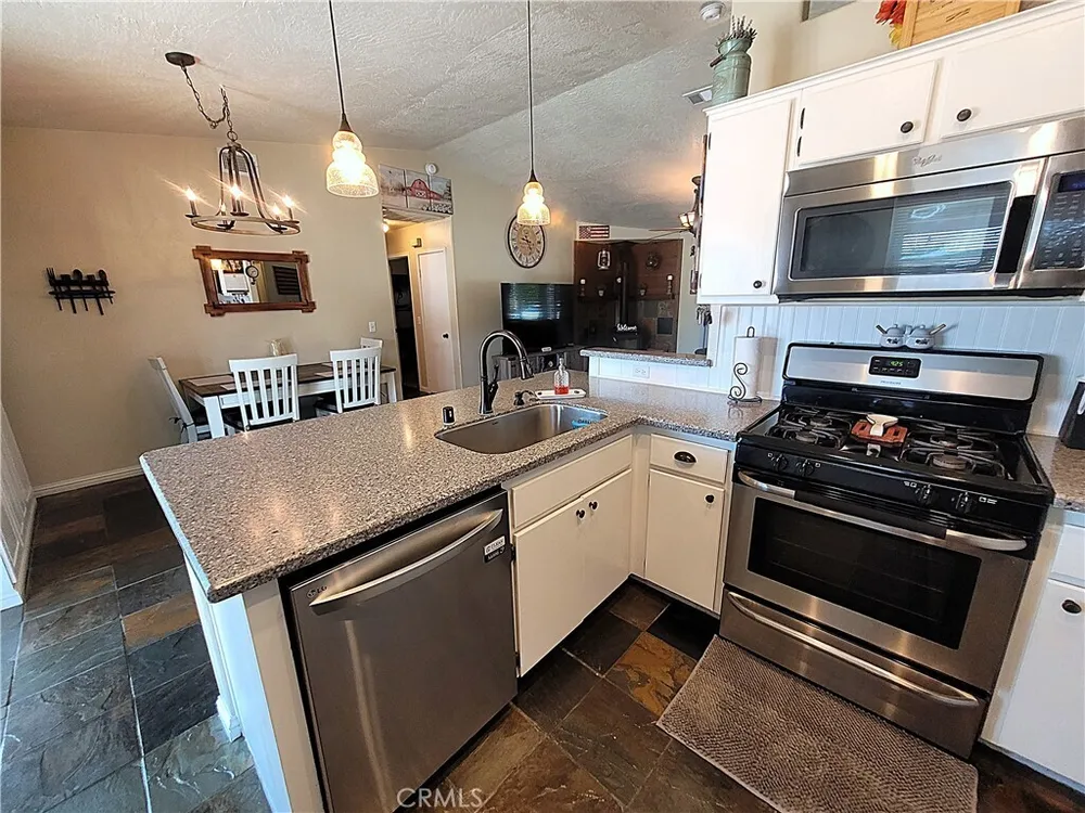 16649 Pauhaska Ct, Apple Valley, CA 92307