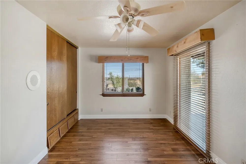 19585 Crest Dr, Apple Valley, CA 92307