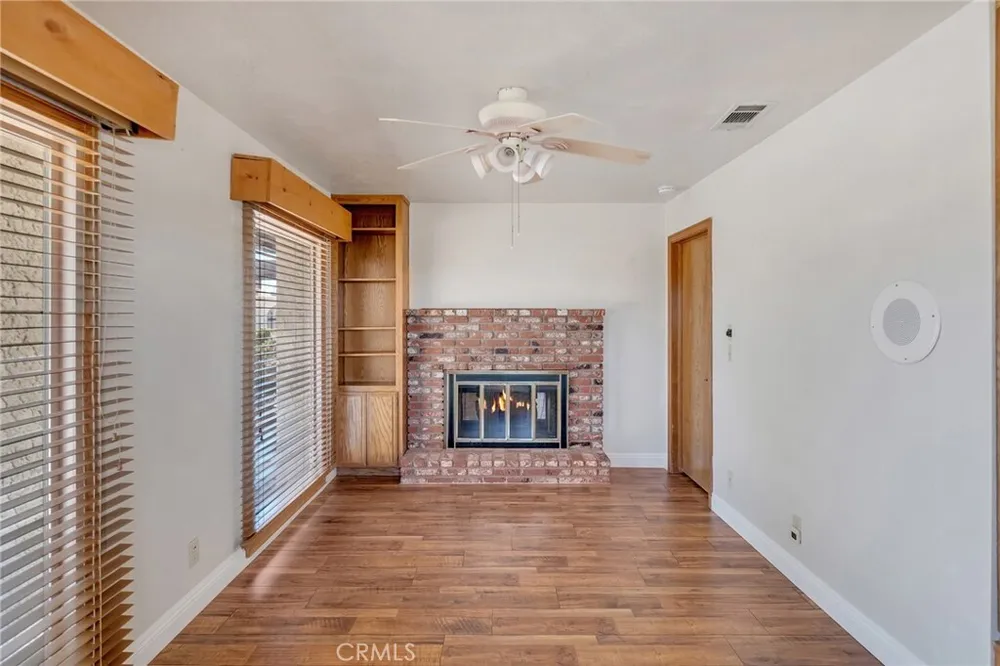 19585 Crest Dr, Apple Valley, CA 92307