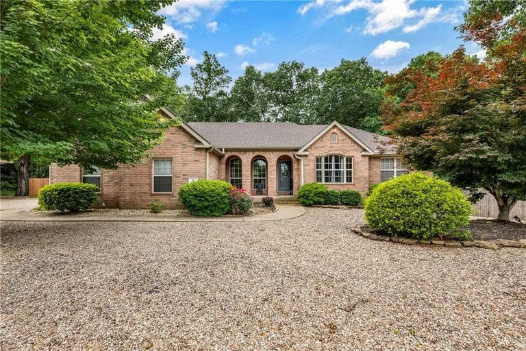 91 Granshire Dr, Bella Vista, AR 72714
