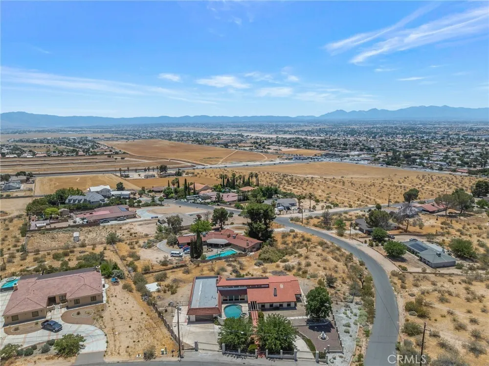 19585 Crest Dr, Apple Valley, CA 92307