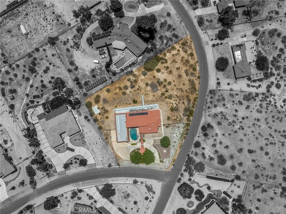 19585 Crest Dr, Apple Valley, CA 92307