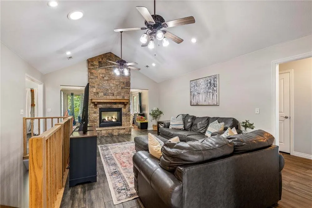 91 Granshire Dr, Bella Vista, AR 72714