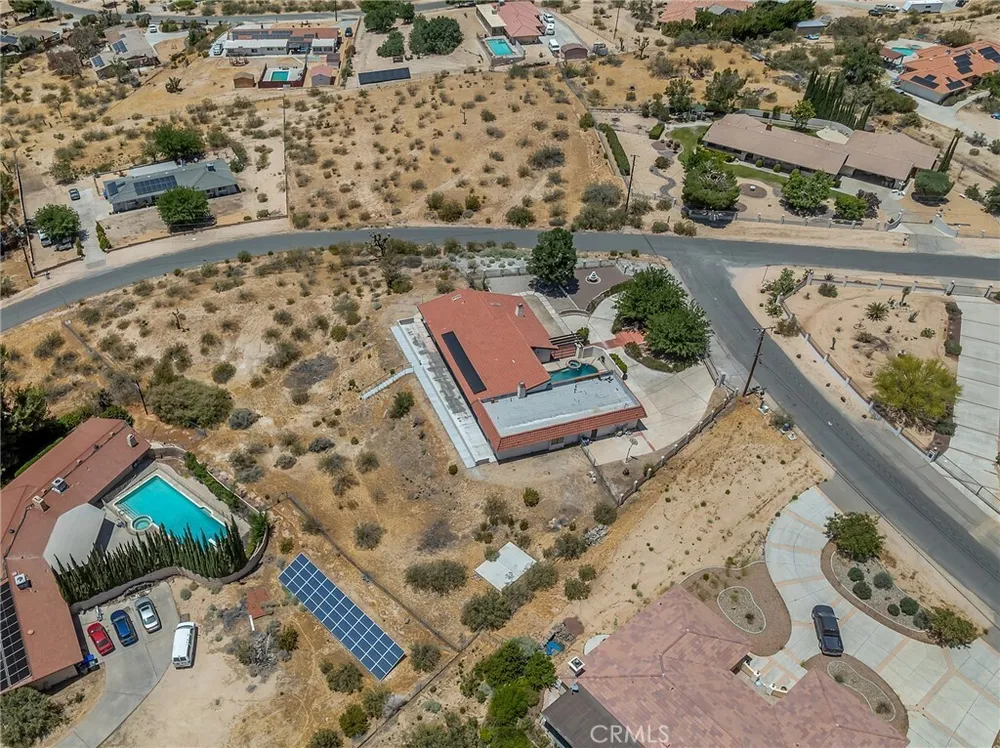 19585 Crest Dr, Apple Valley, CA 92307