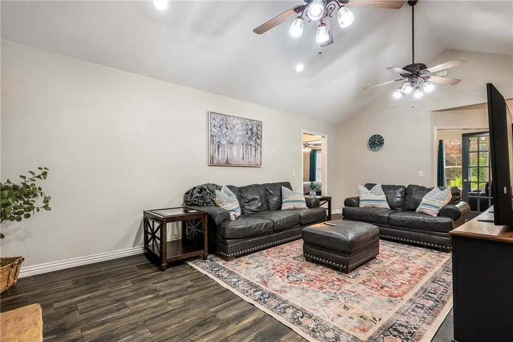 91 Granshire Dr, Bella Vista, AR 72714