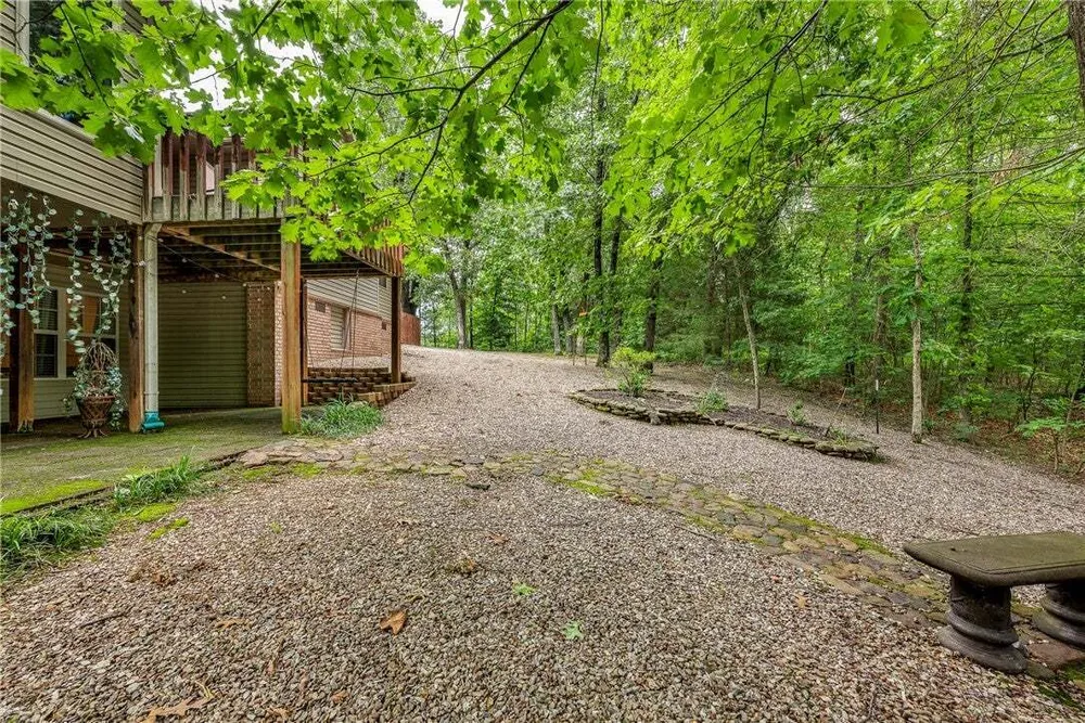 91 Granshire Dr, Bella Vista, AR 72714