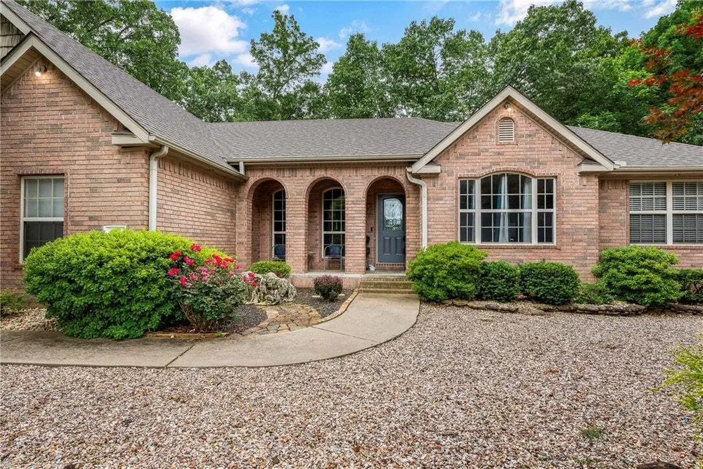 91 Granshire Dr, Bella Vista, AR 72714