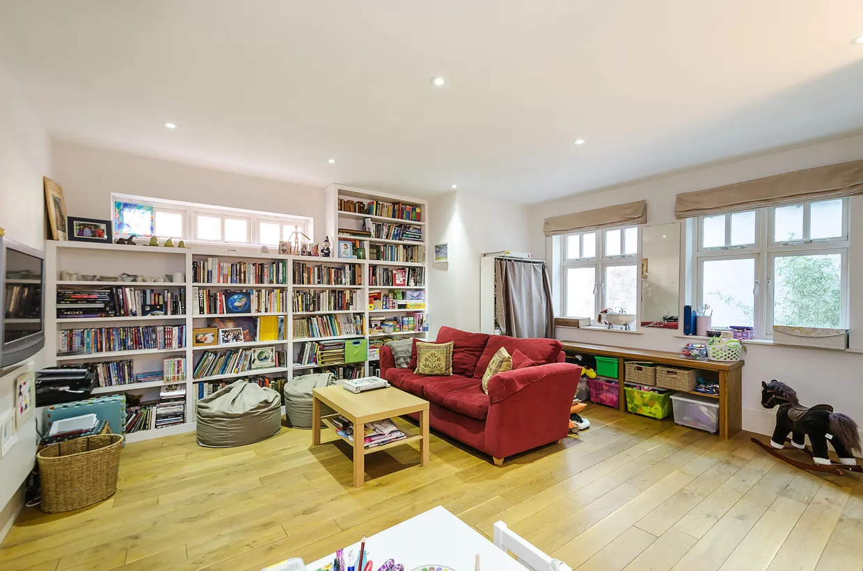 Grosvenor Gardens London N10 photo 20