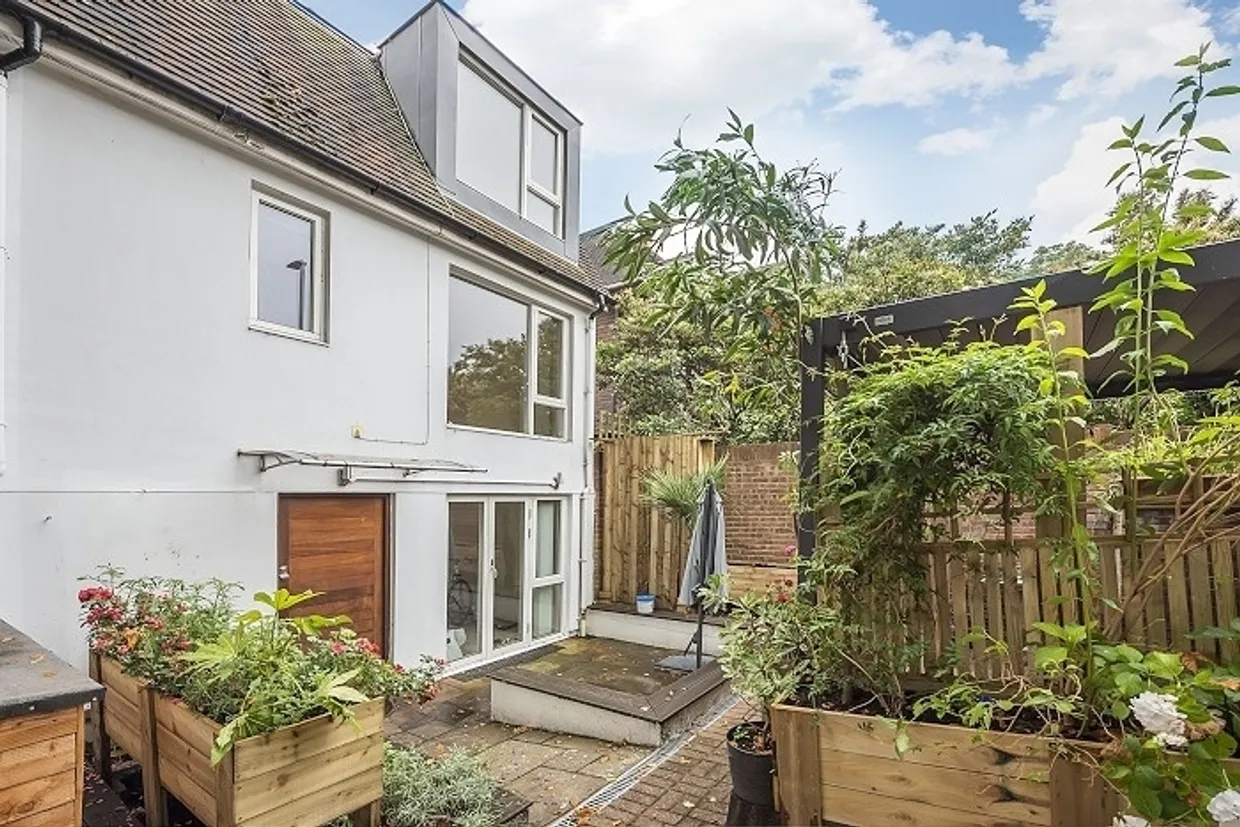 Augustus Road London SW19 photo 1