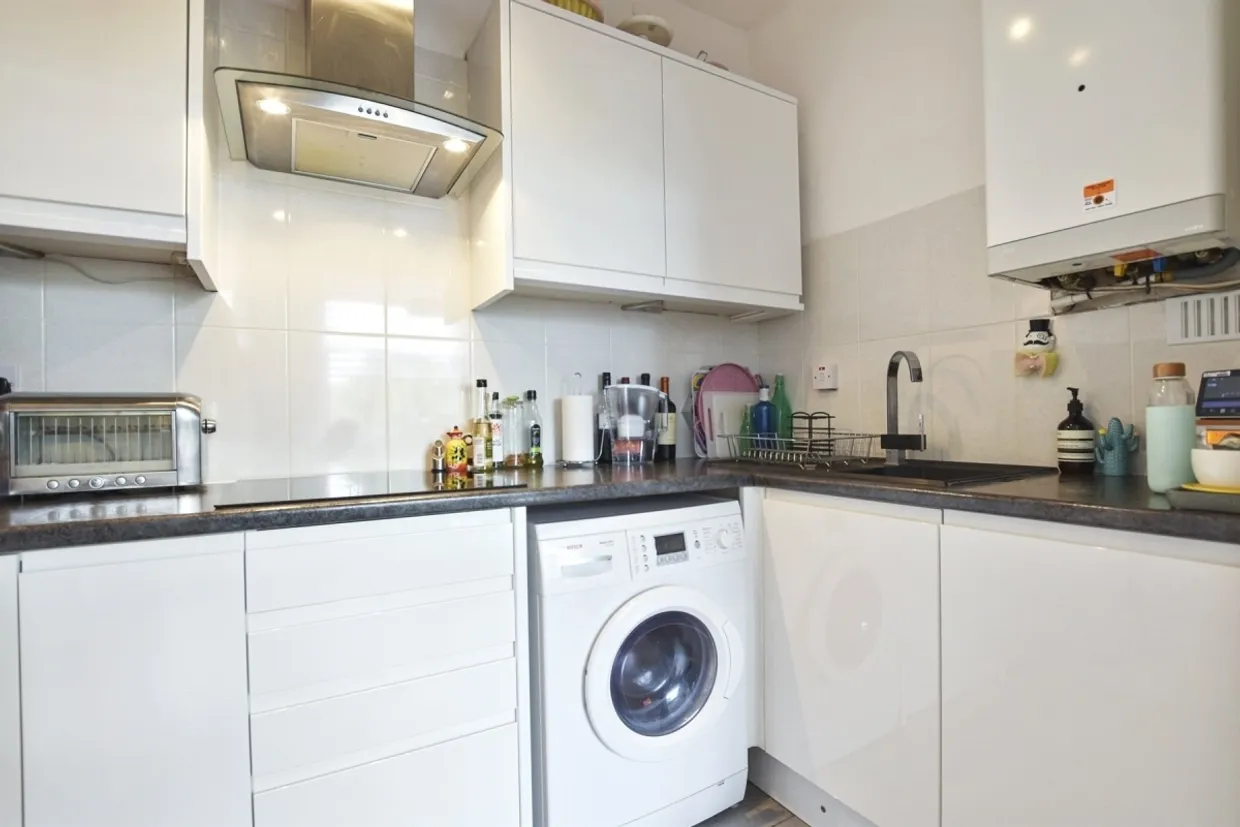 Lymington Road London NW6 photo 3
