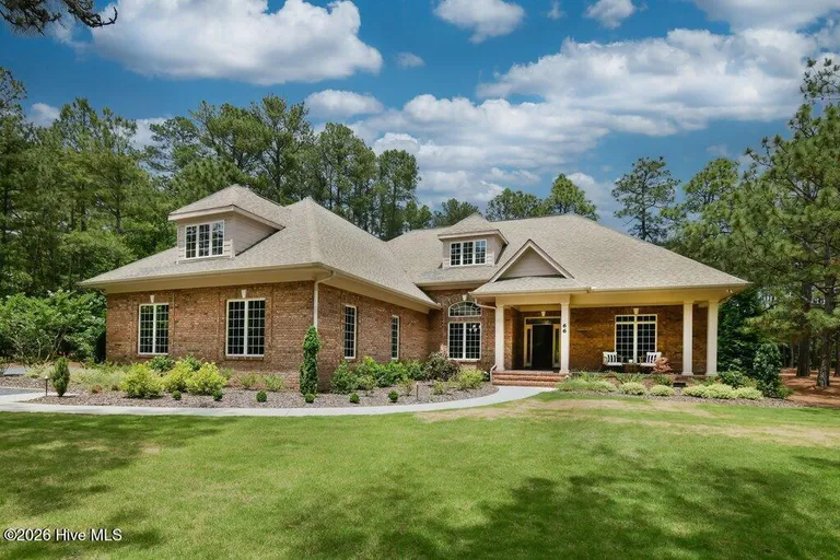 66 Glasgow Dr, Pinehurst, NC 28374