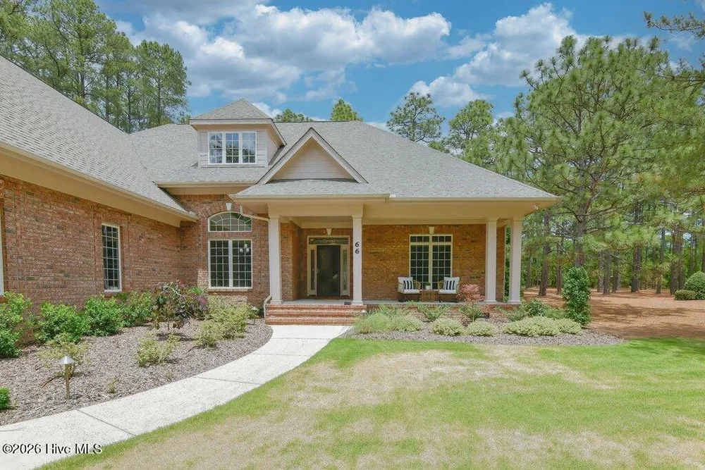 66 Glasgow Dr, Pinehurst, NC 28374