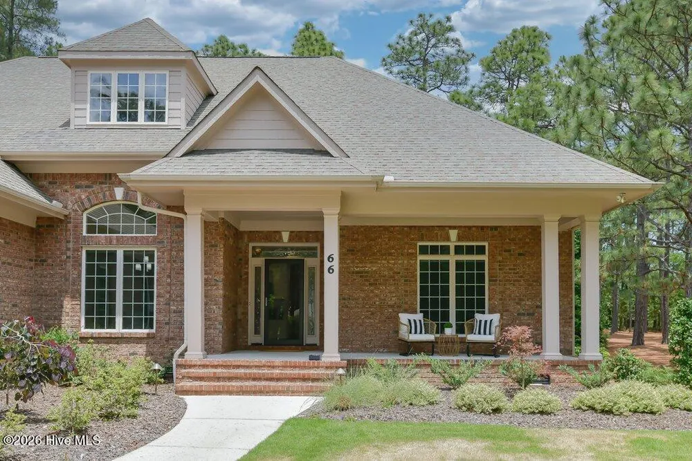 66 Glasgow Dr, Pinehurst, NC 28374