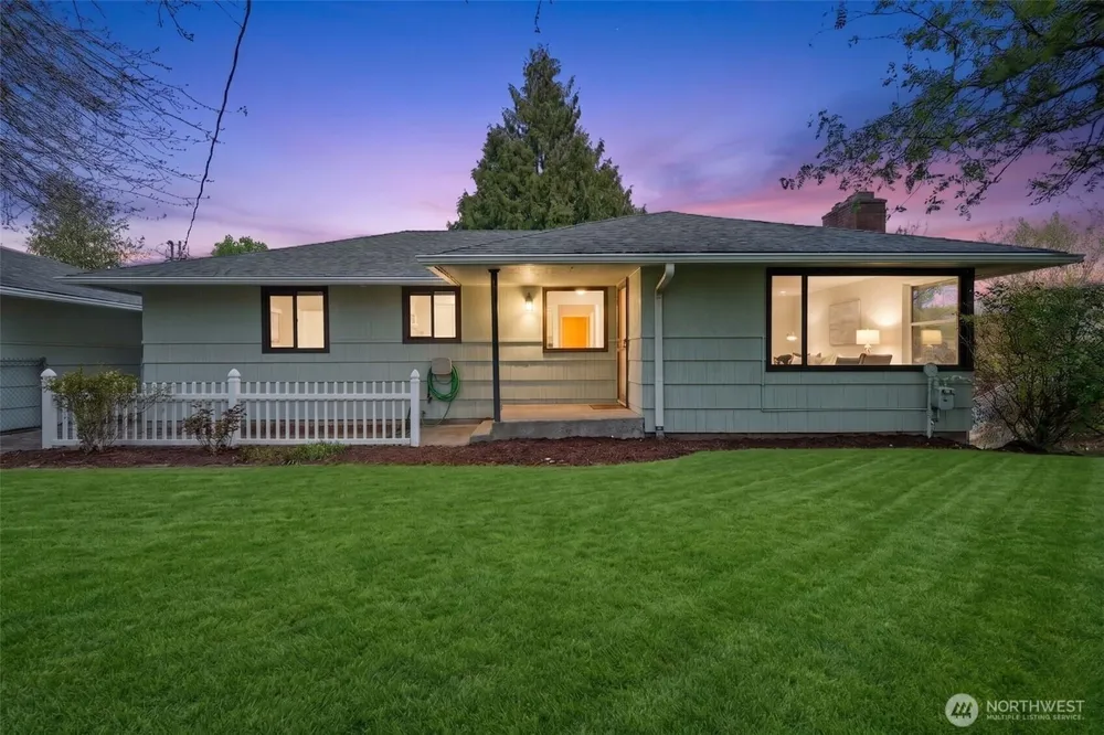 2426 S 142nd St, SeaTac, WA 98168
