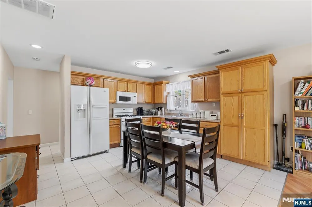 88 Avenue A, Lodi, NJ 07644