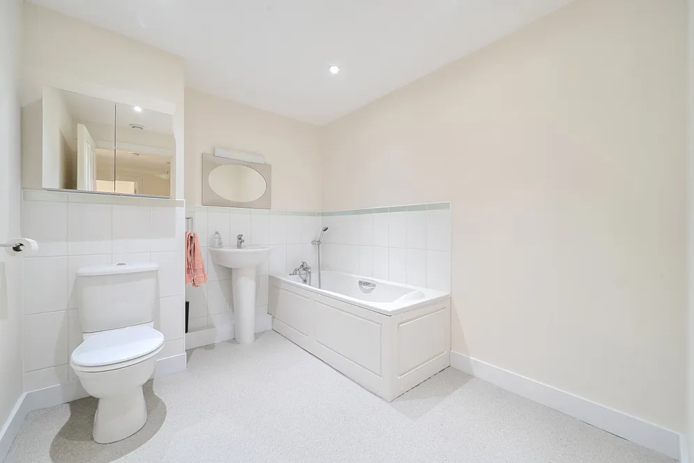 Chesterton House, Cirencester, GL7 photo 7