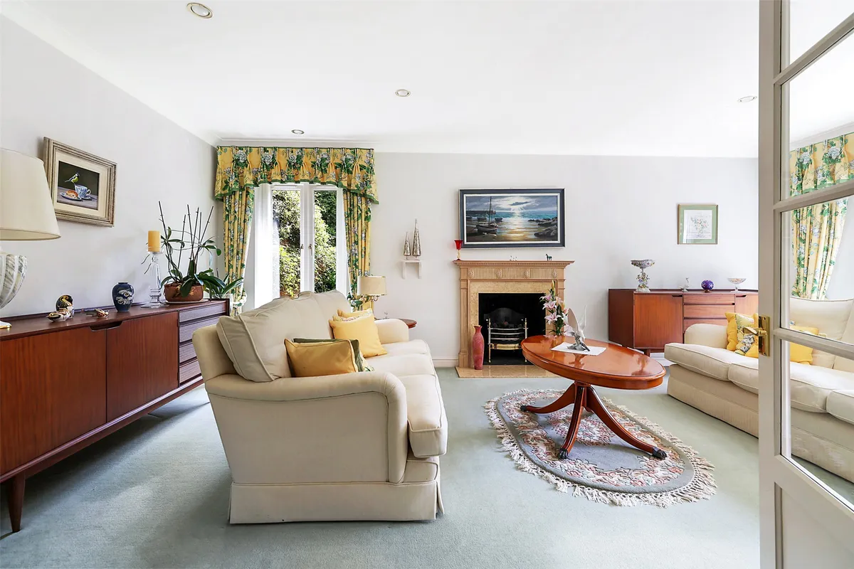 Glenheadon Close, Leatherhead, Surrey, KT22