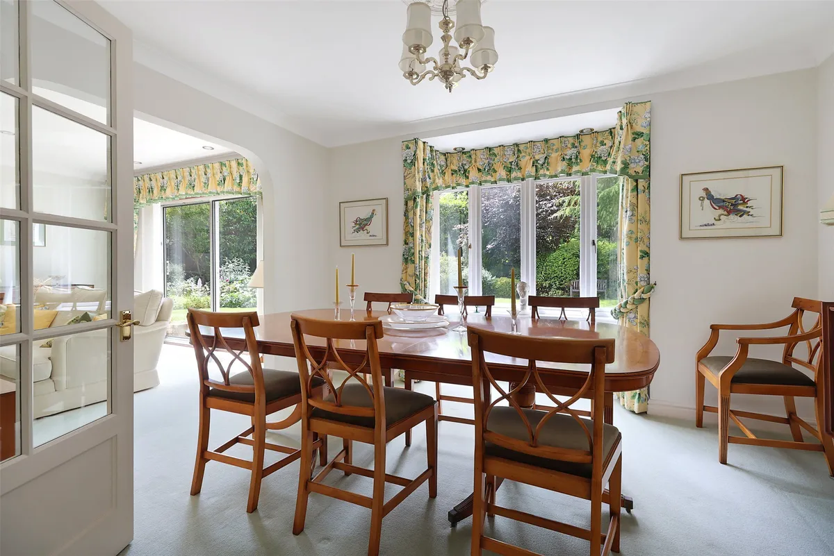 Glenheadon Close, Leatherhead, Surrey, KT22