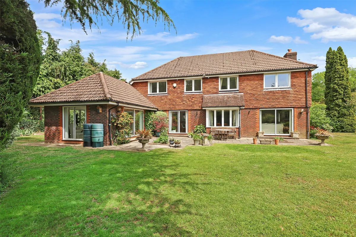 Glenheadon Close, Leatherhead, Surrey, KT22