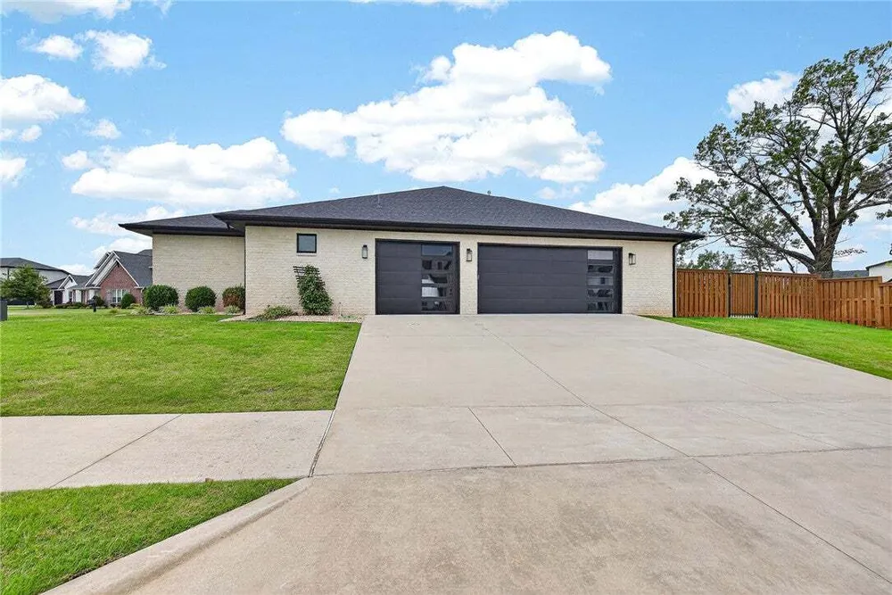 8601 W Migration Way, Bentonville, AR 72713