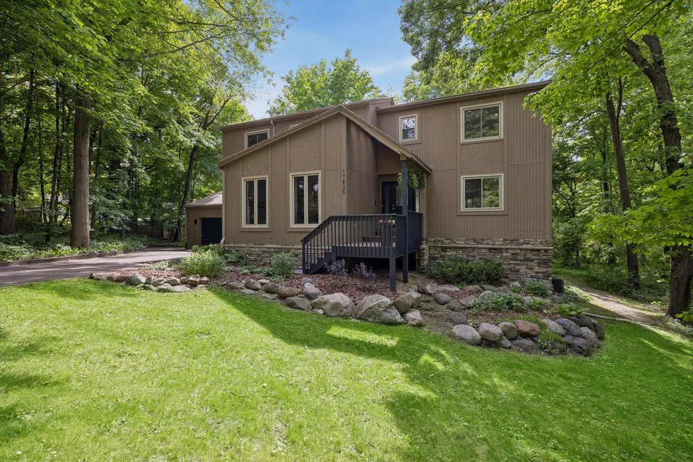 17835 6th Ave N, Plymouth, MN 55447