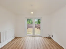 Lastingham Grove, Emerson Valley, Milton Keynes thumb 2