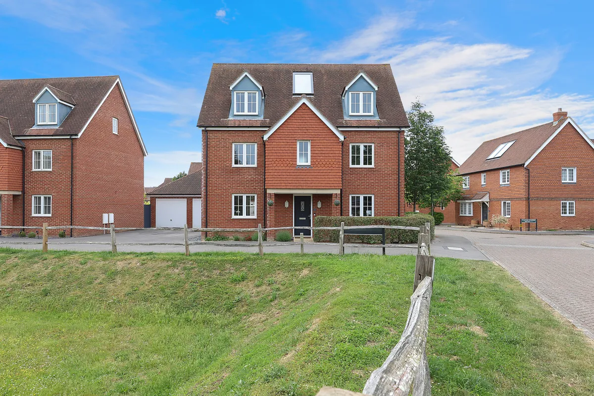 Chalkfield Road, Horley, RH6