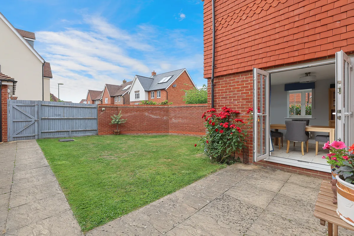 Chalkfield Road, Horley, RH6