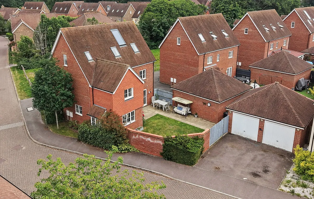 Chalkfield Road, Horley, RH6