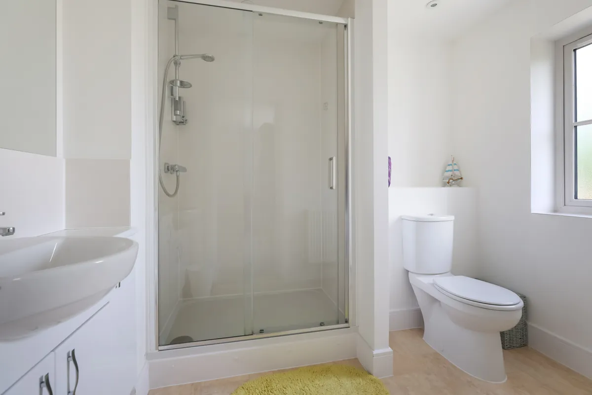 Chalkfield Road, Horley, RH6