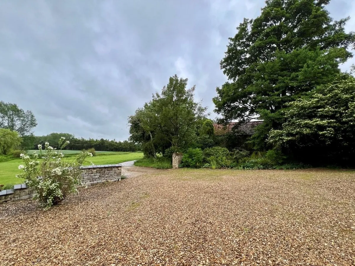 BESCABY HOUSE, MARY LANE, BESCABY