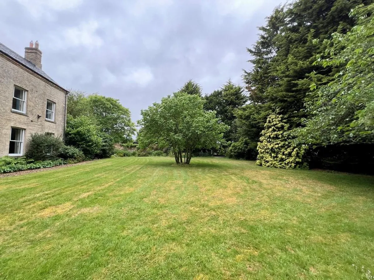 BESCABY HOUSE, MARY LANE, BESCABY
