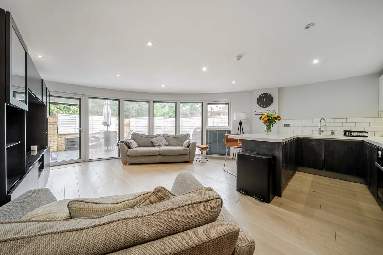 Court Lane, Epsom, KT19 photo 2