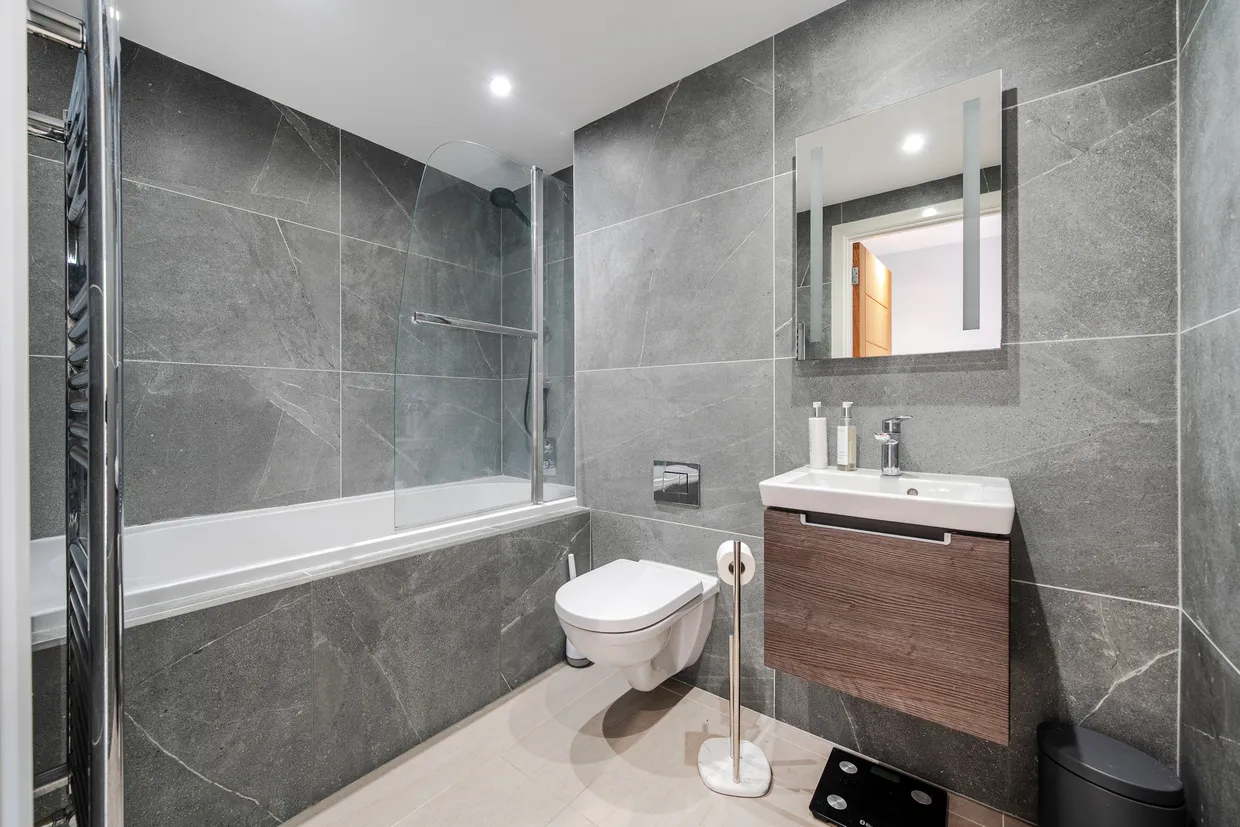 Court Lane, Epsom, KT19 photo 9