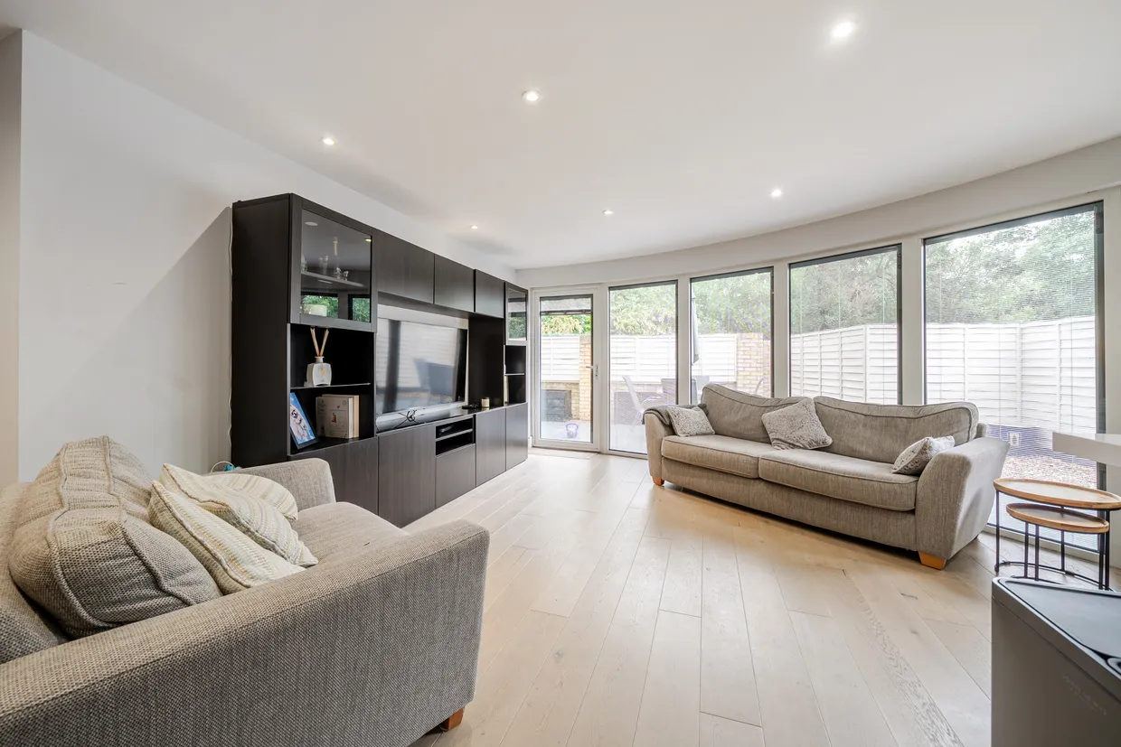 Court Lane, Epsom, KT19 photo 10