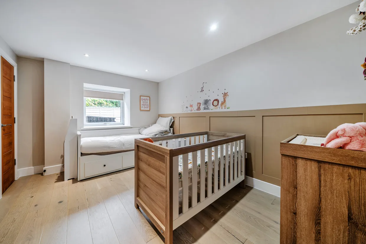 Court Lane, Epsom, KT19 photo 12