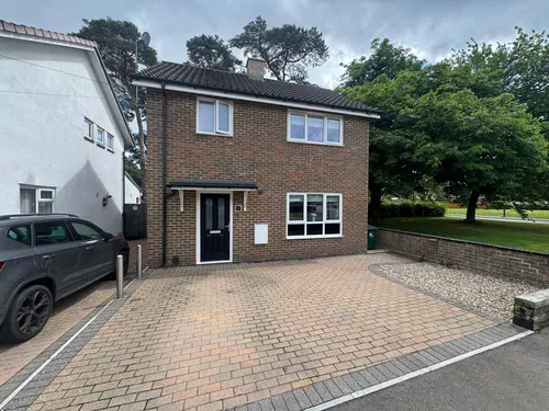 Warren Drive, Crawleyphoto