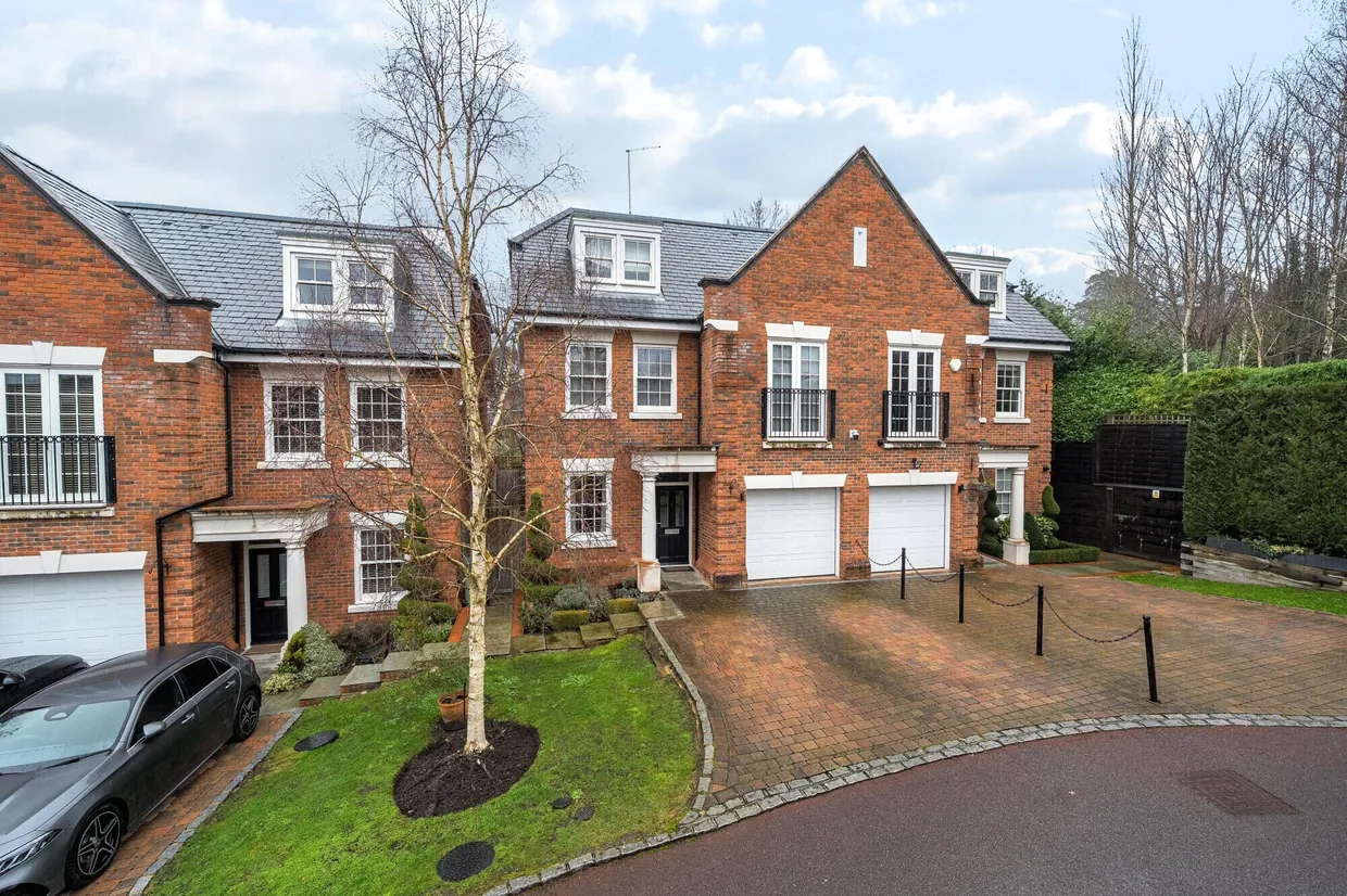 Oak Wood Place, Gerrards Cross, SL9 photo 1