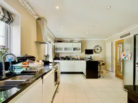 Mandeville Close, Broxbourne thumb 2