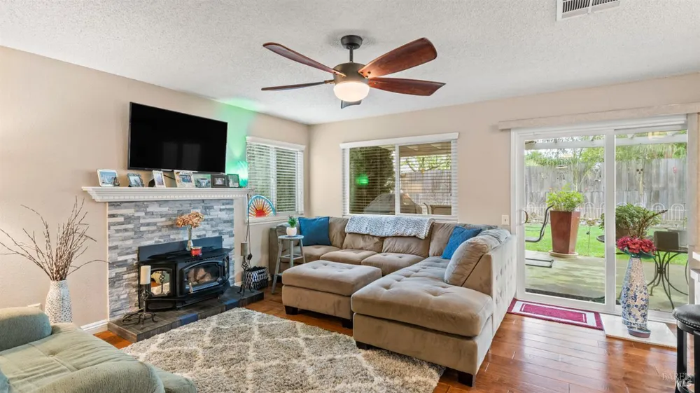 606 Sunnyvale Pl, Vacaville, CA 95687