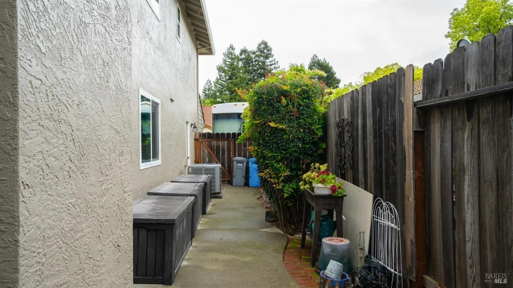 606 Sunnyvale Pl, Vacaville, CA 95687