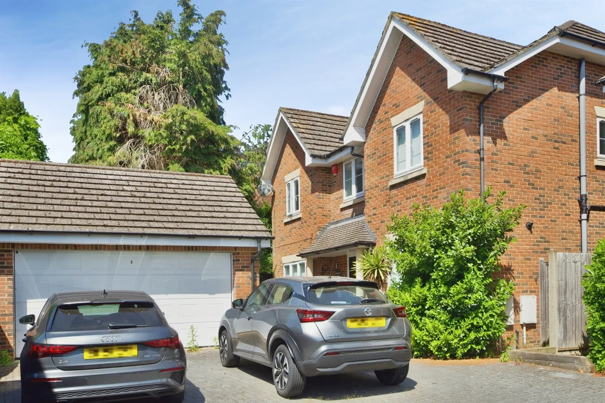 Mandeville Close, Broxbourne