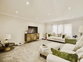 Mandeville Close, Broxbourne thumb 2