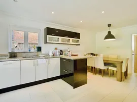 Mandeville Close, Broxbourne thumb 2
