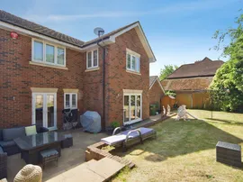 Mandeville Close, Broxbourne thumb 3