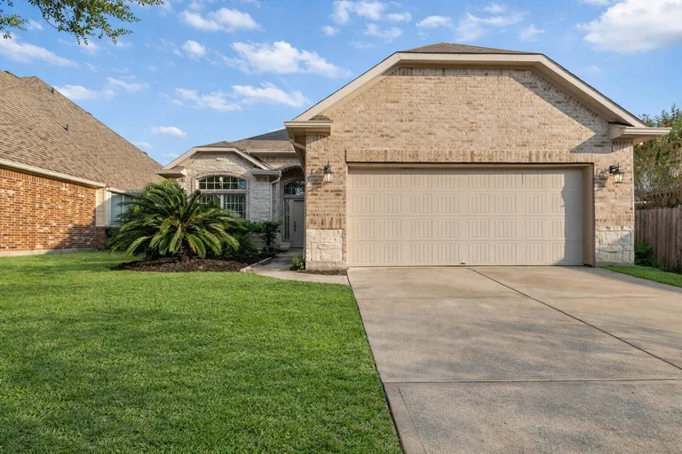 155 Magnolia Grove Ln, Conroe, TX 77384-3407